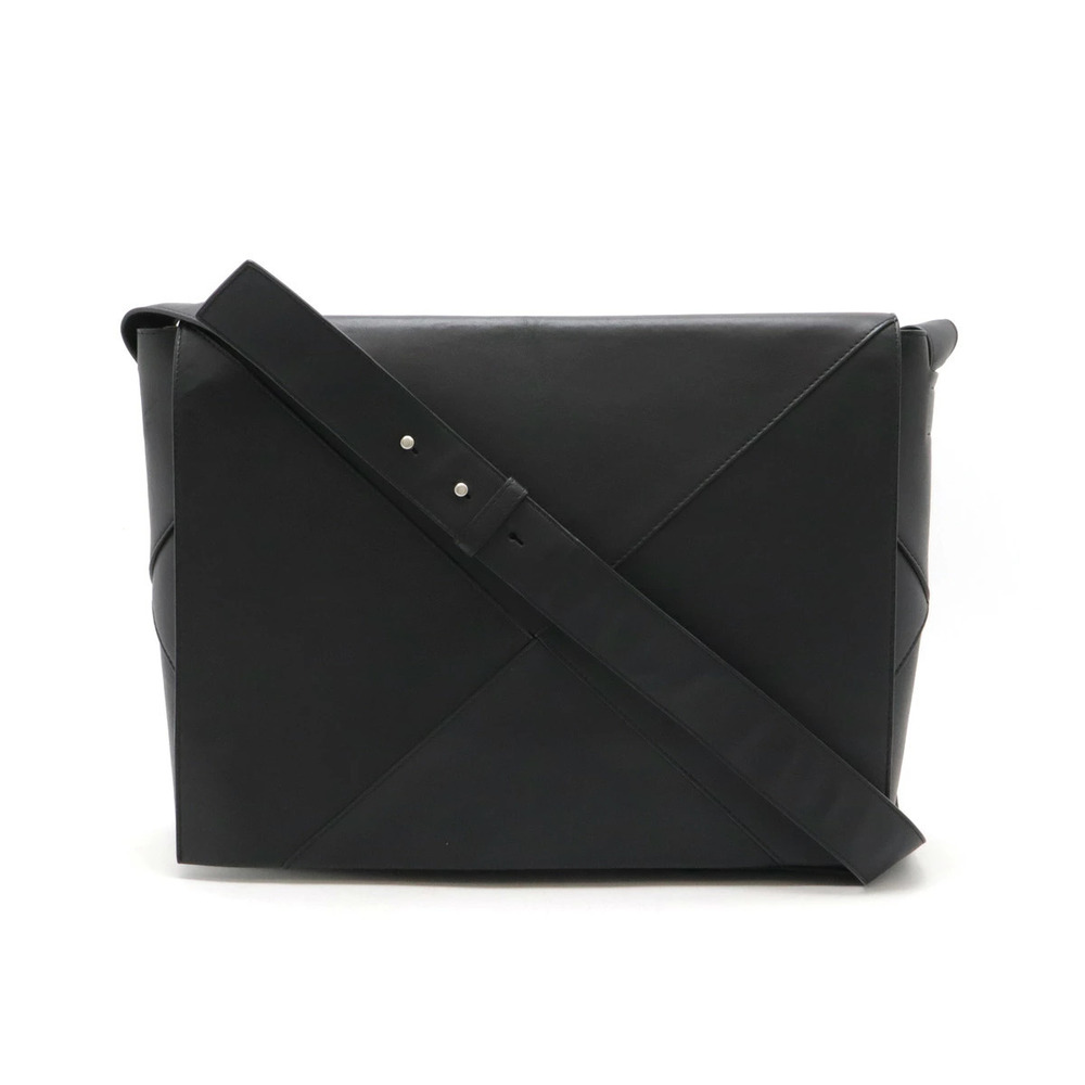 BOTTEGA VENETA Maxi Intrecciato Shoulder Bag Messenger Leather Black